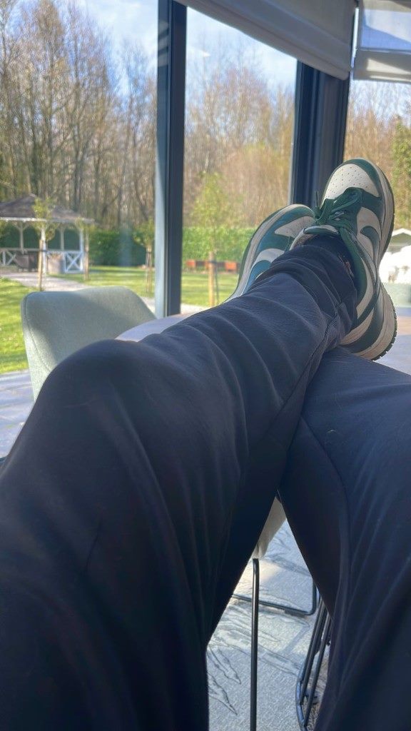 Sébastien Mot, les pieds en l'air