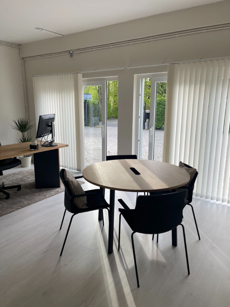 L'espace réunion du bureau de Sébastien Mot